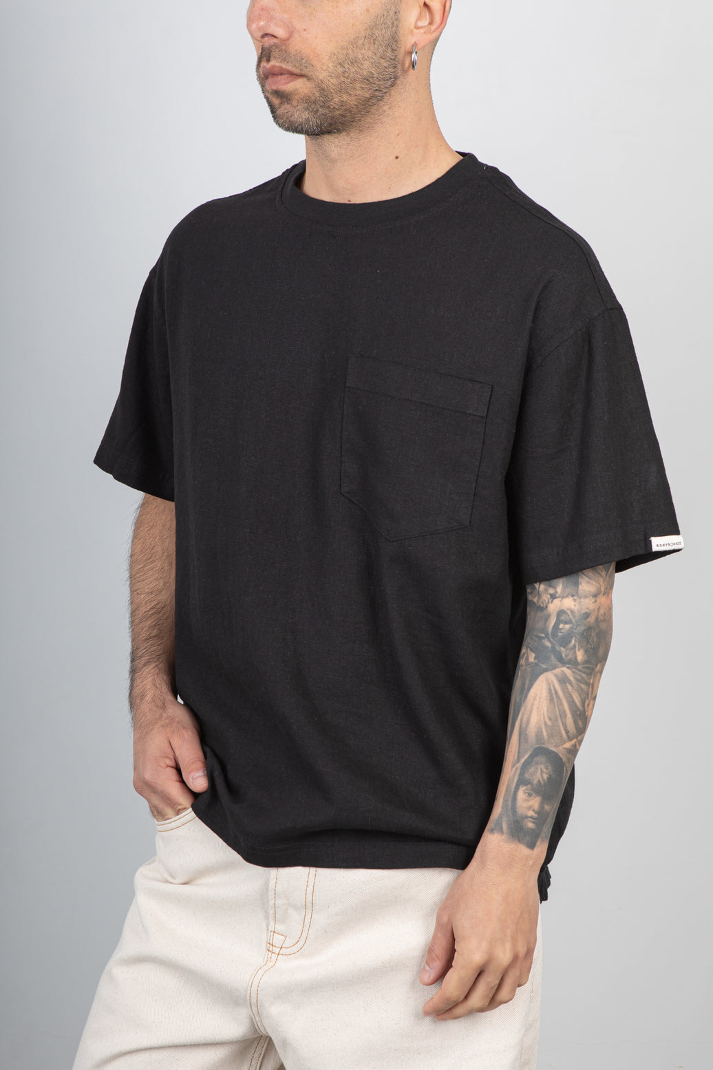 T-shirt ANERKJENDT - 902429 CAVIAR