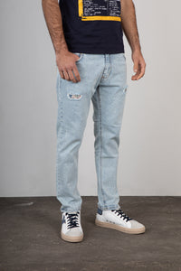 Jeans con patch V2 - JUMRMX