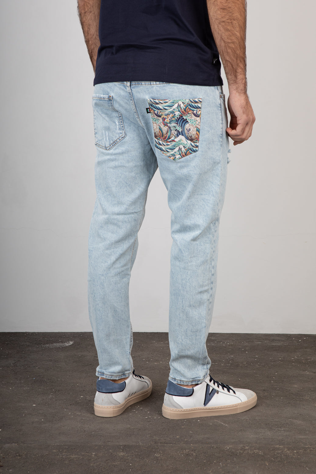 Jeans con patch V2 - JUMRMX